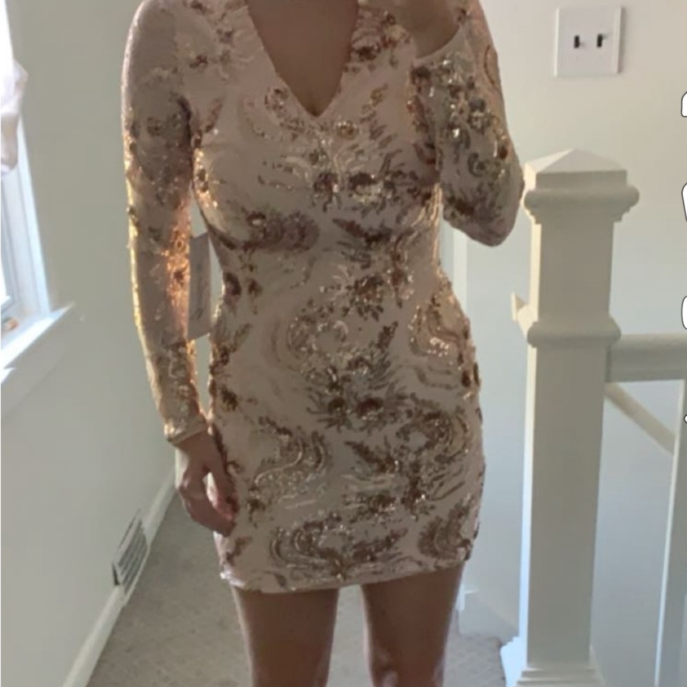 Simple dress - Picture 5 of 5